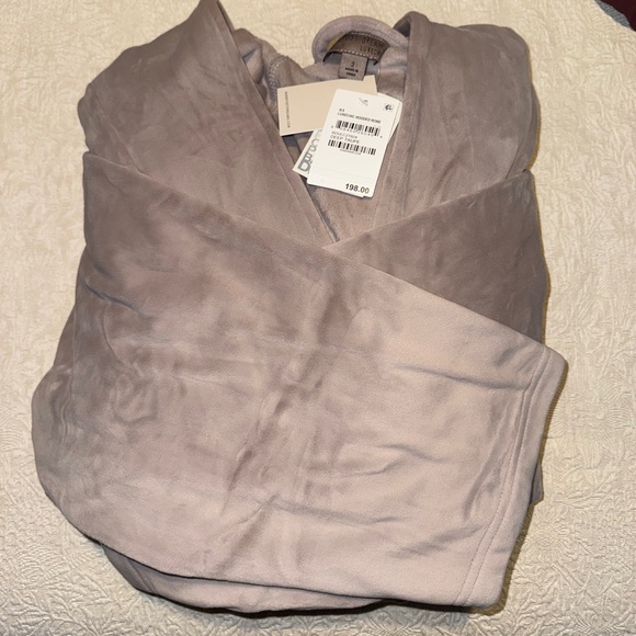 NWT Barefoot Dreams LuxeChic Belted Hooded Robe Unisex Deep Taupe Size Large - Picture 5 of 6
